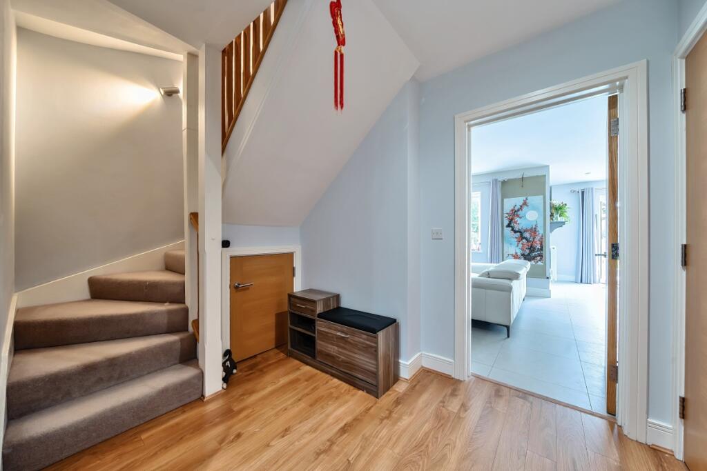 1297268-9-683855c...