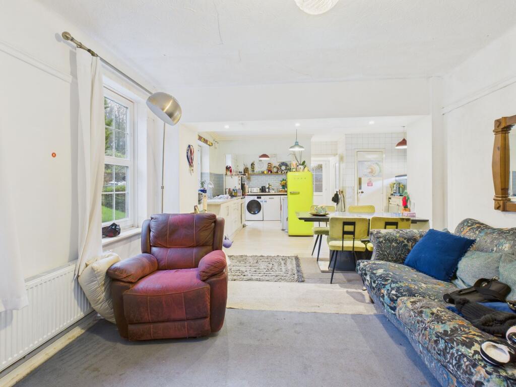 Southampton Row, Pembroke Dock, SA72