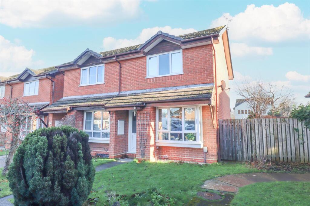Griffon Close, Farnborough