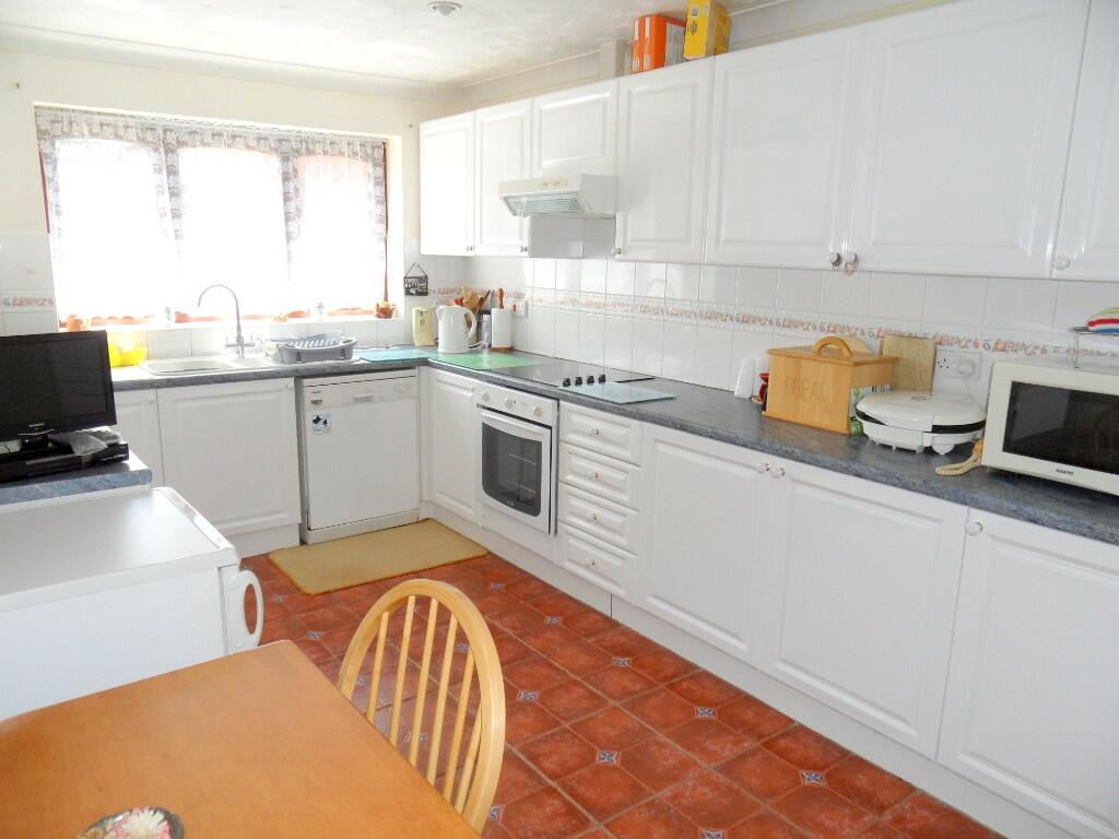 KITCHEN/BREAKFAST RM