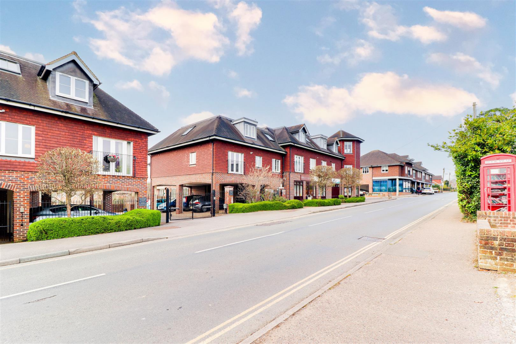 03. Front aspect.png