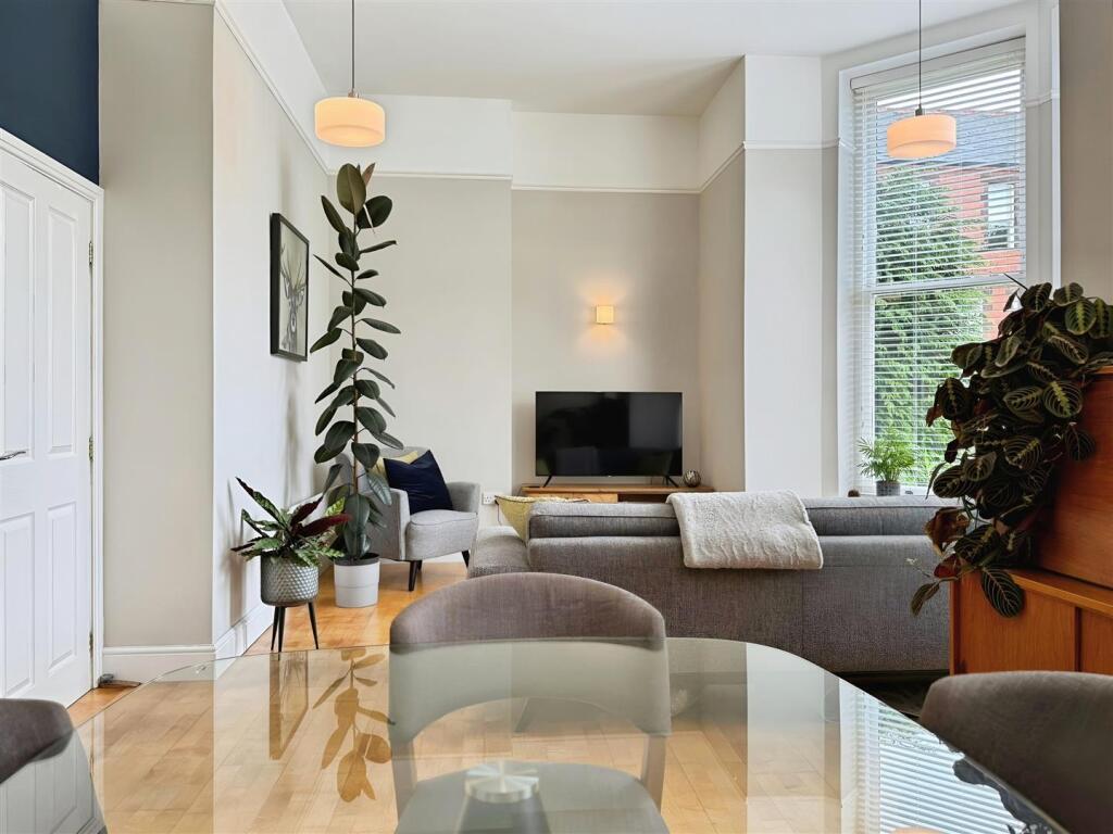 Living/Dining Area