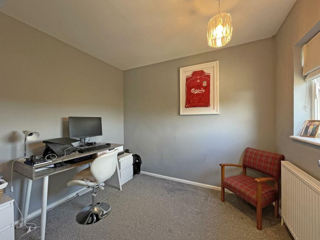 Ipswitch Close 11 Bed 3.jpg
