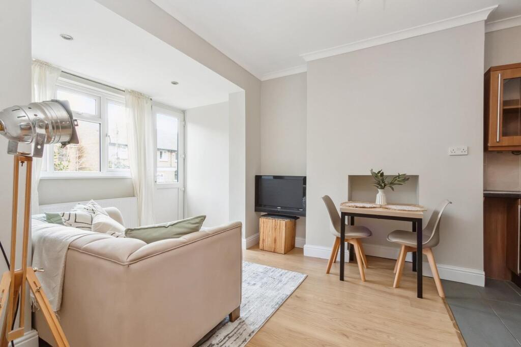 249b Kingston Road SW19 002.jpg