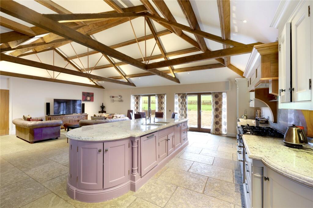 Kitchen/B&#39;fast Room