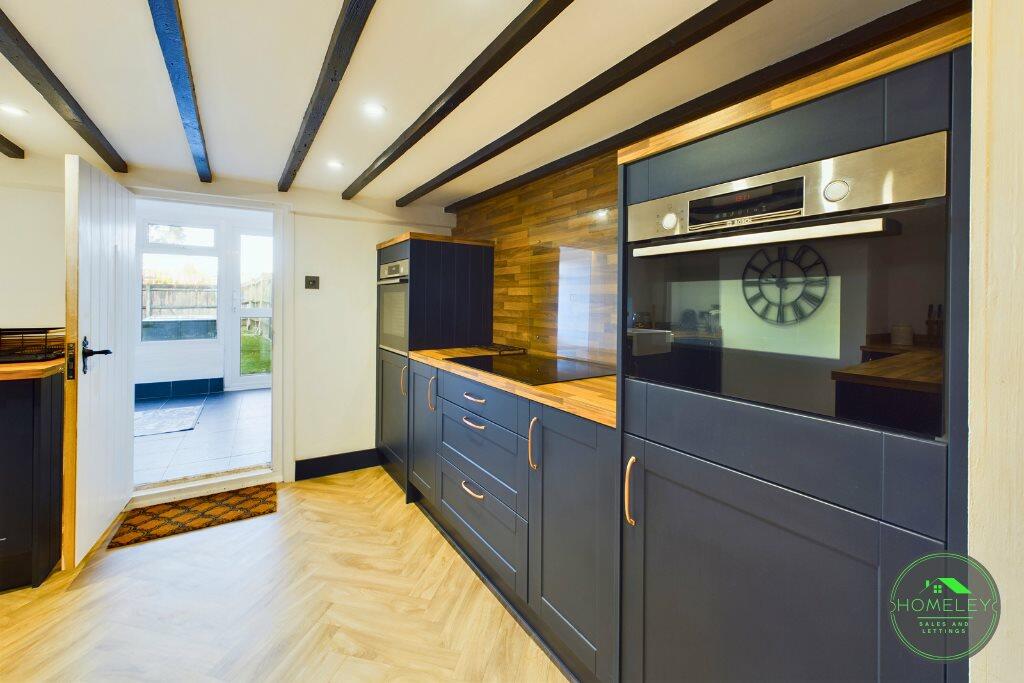 9 Kitchen 1