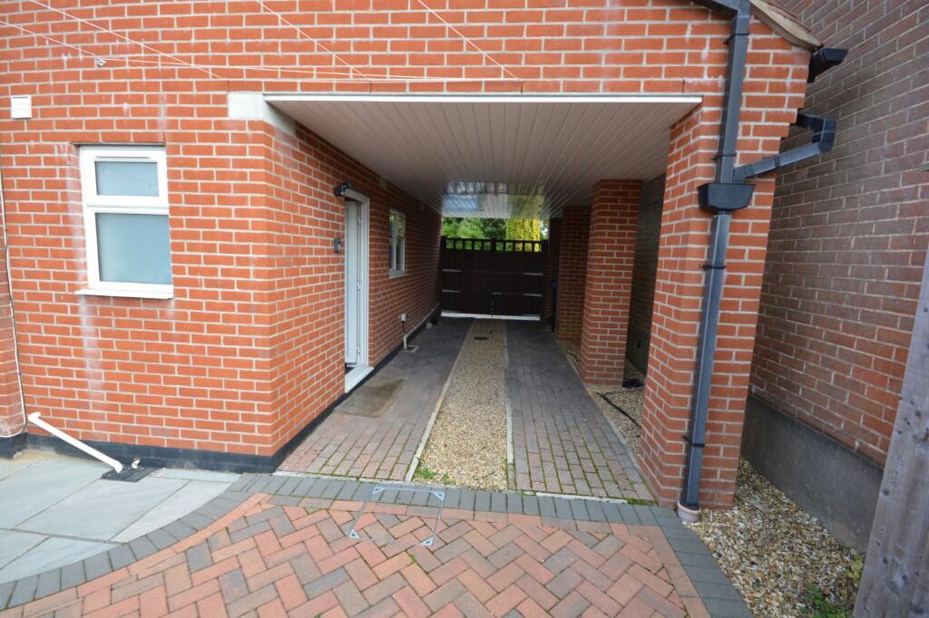 CAR PORT