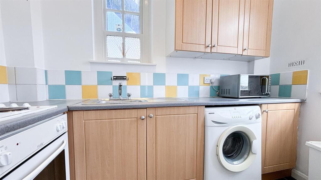 kitchen (1 of 1).jpg