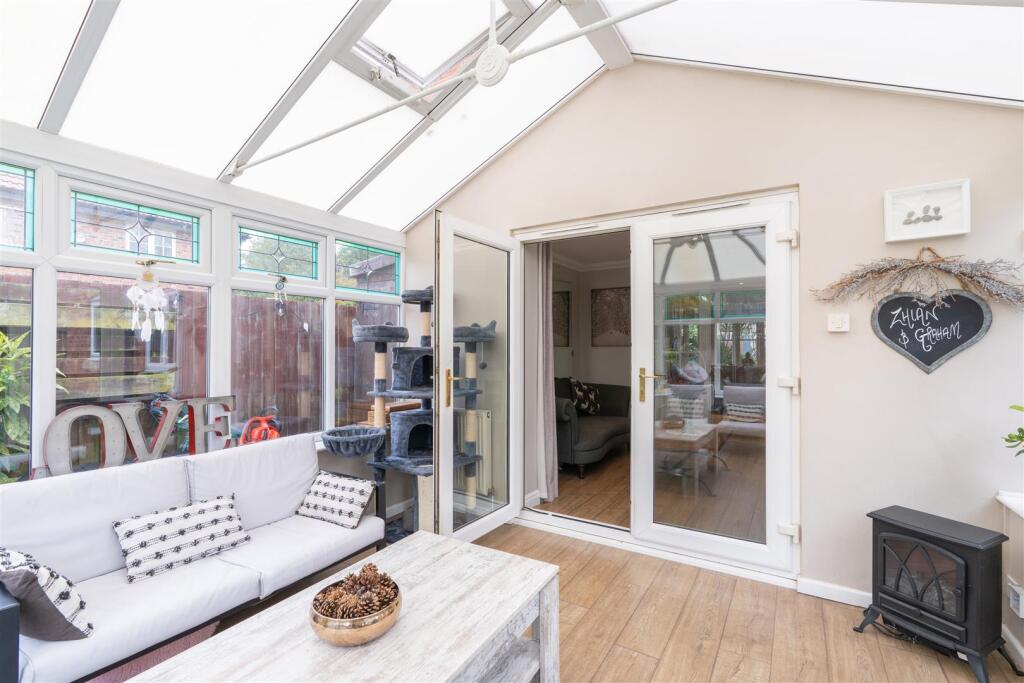 5 Abbots Mere Close-16.jpg