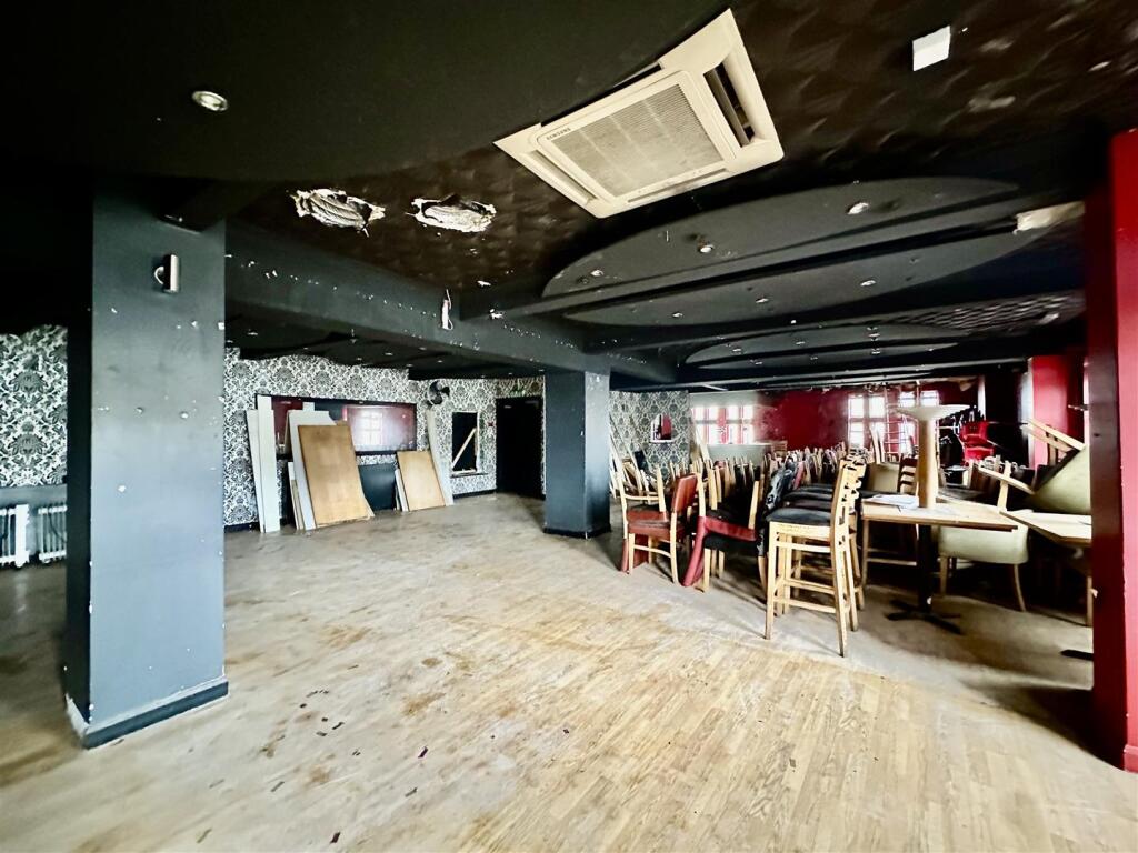 FIRST FLOOR FUNCTION ROOM