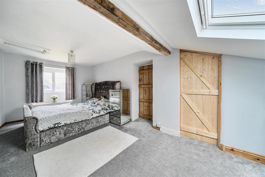 BEDROOM 1.jpg