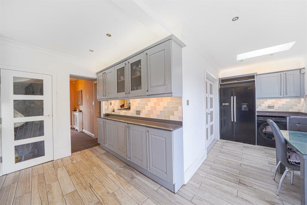 16 Burgess Avenue - OUvVFjFvWmFeUL4yBNfL.jpg