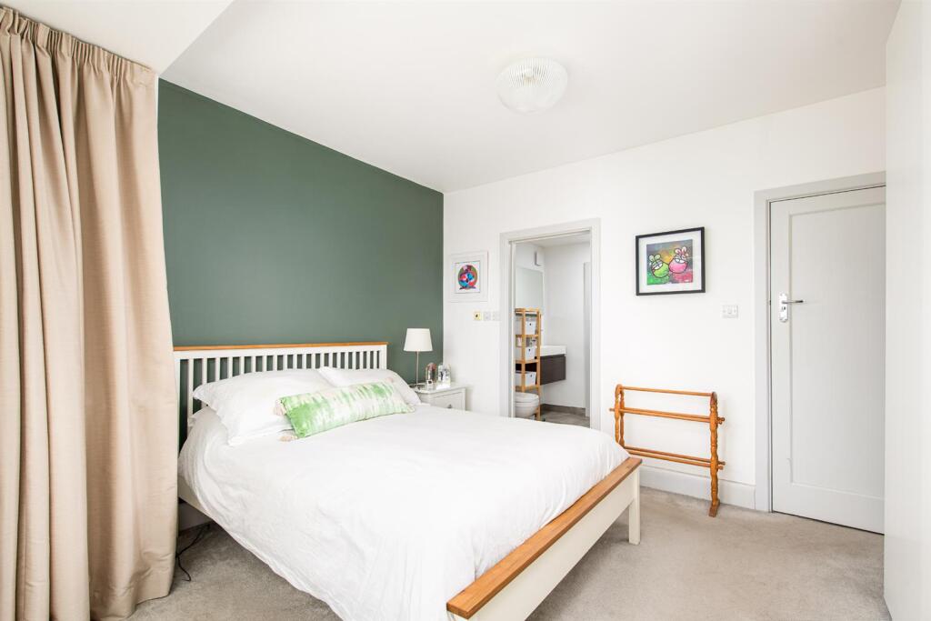 Bedroom1_2.jpg