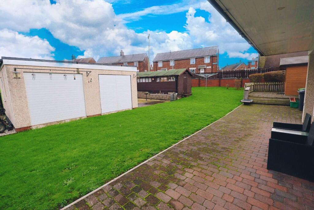 DETACHED DOUBLE GARAGE