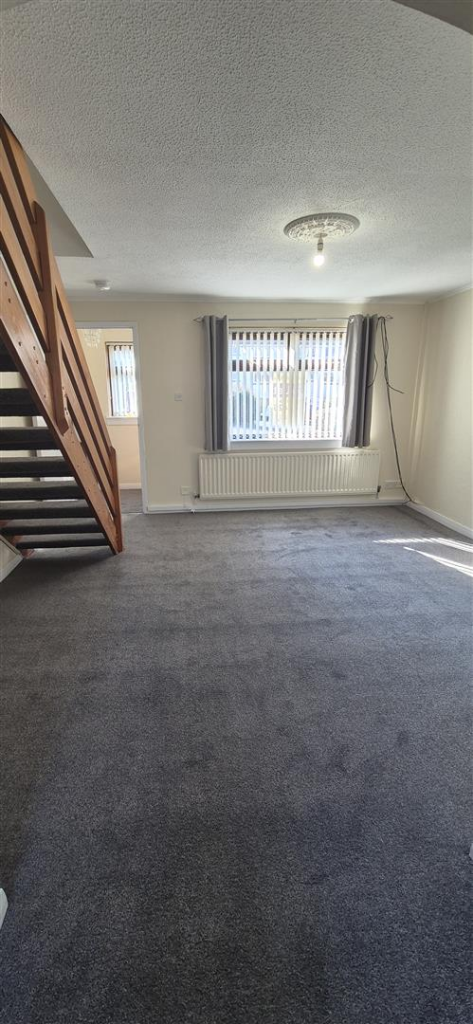 22 WoodcroftAvenue Lounge2.png