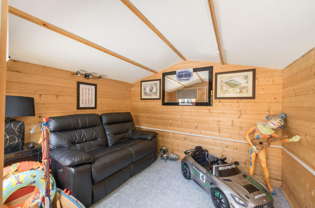 1316798-19-685d51...