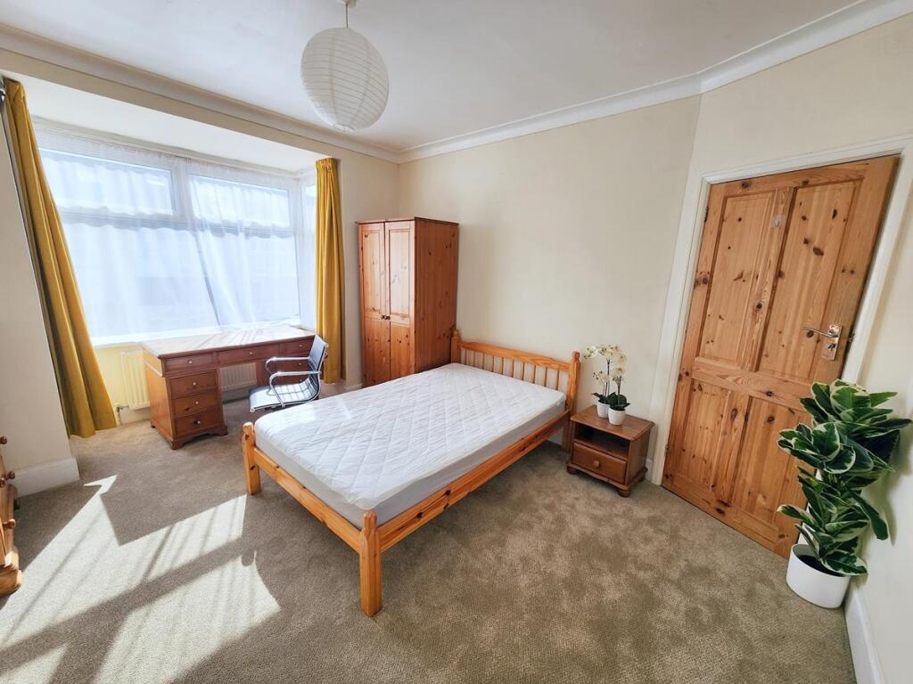 bedroom.jpg