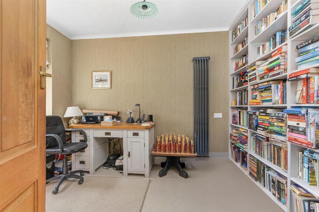 12 Longrood Road (16).jpg