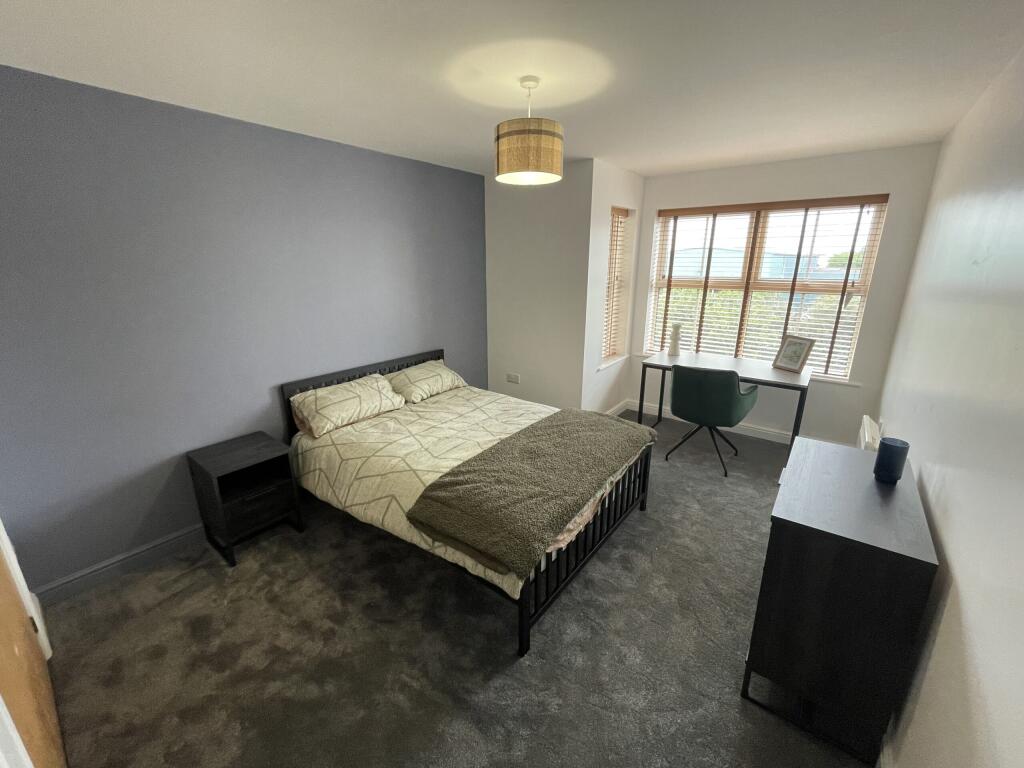 17 RIverside Drive - Bedroom (3).jpeg