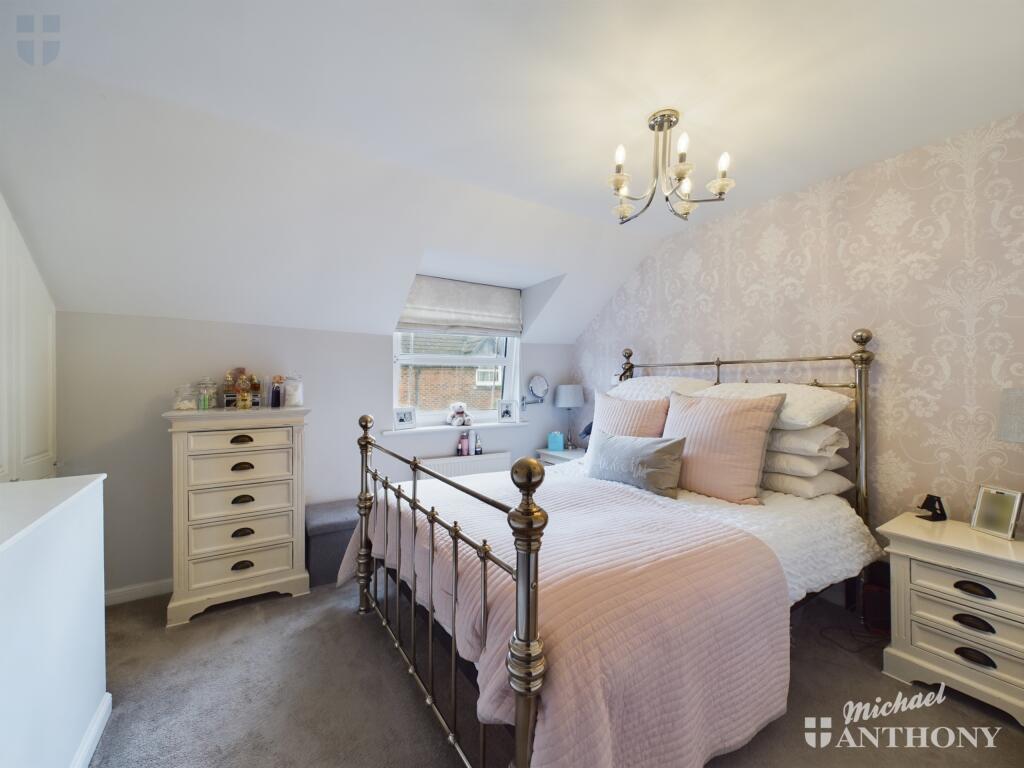 CAM02538G0-PR0267-STILL012