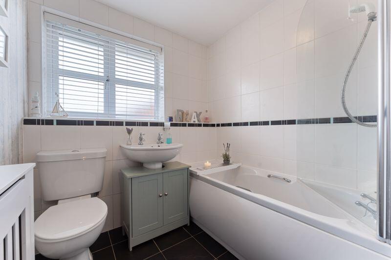 Family Bathroom/WC