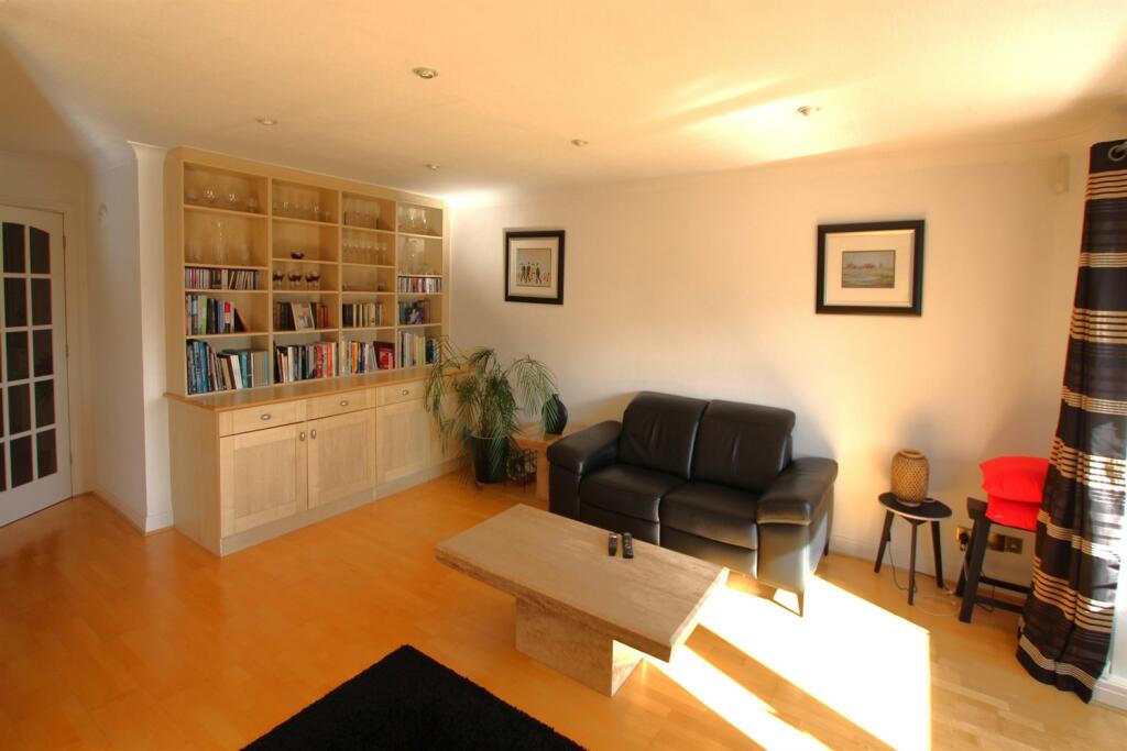 Open Plan Lounge/Din