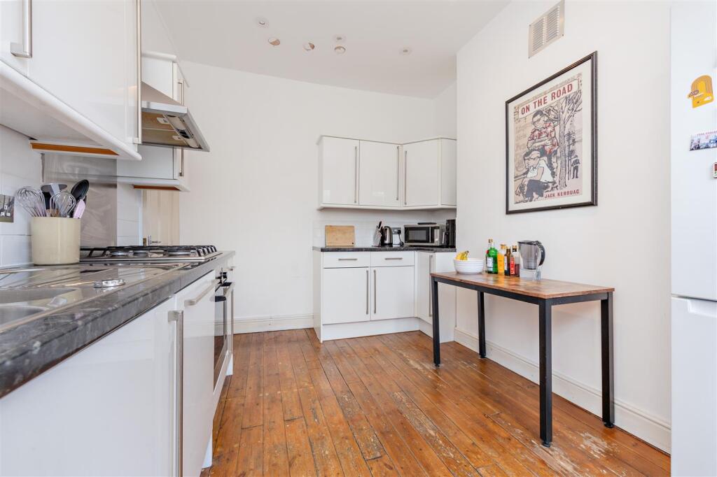 kitchen 2.jpg