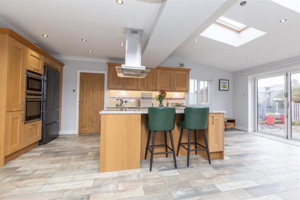 KITCHEN/LIVING/DINING