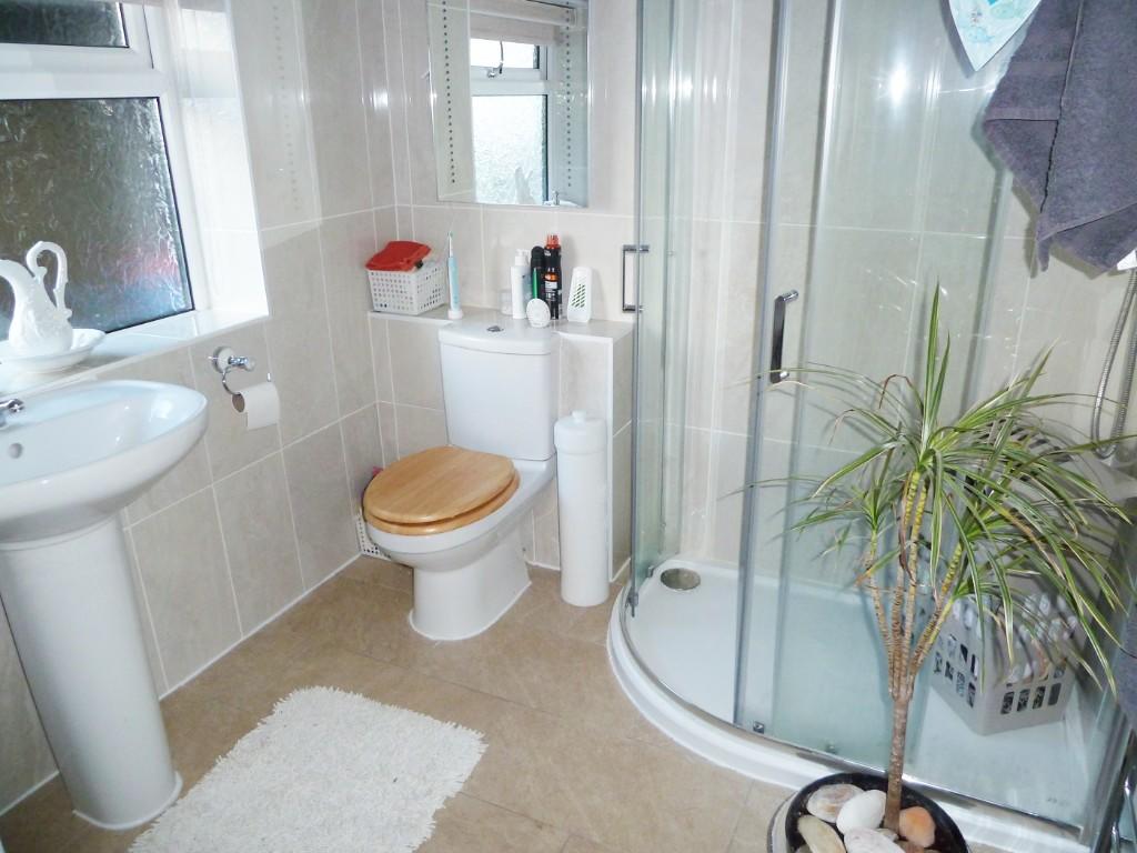 En-suite Shower rm