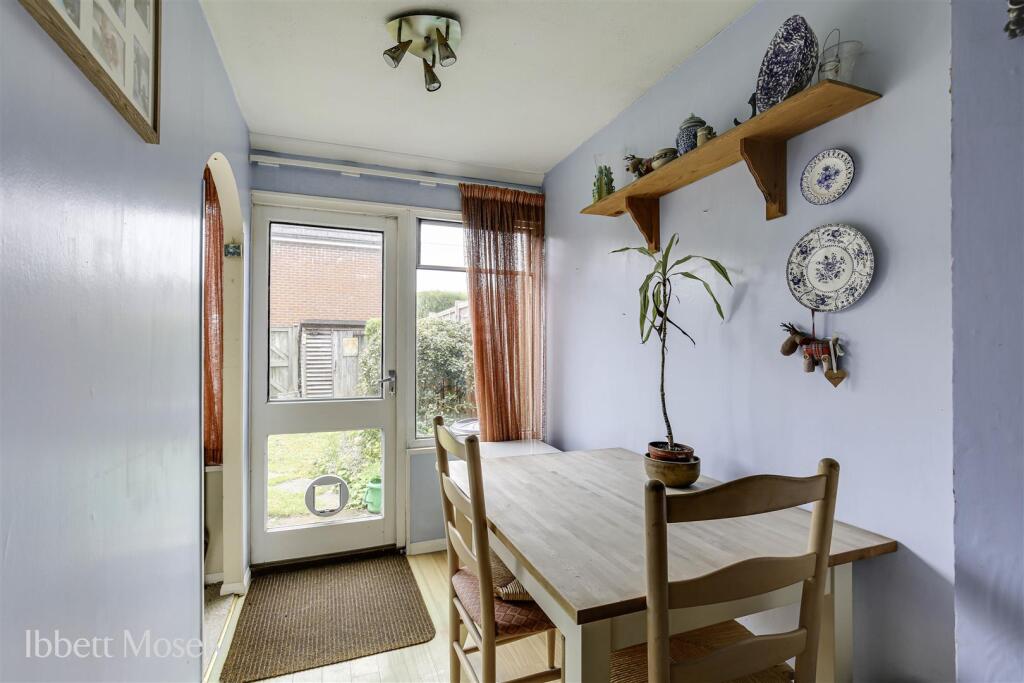 11 Breakfast Area.jpg