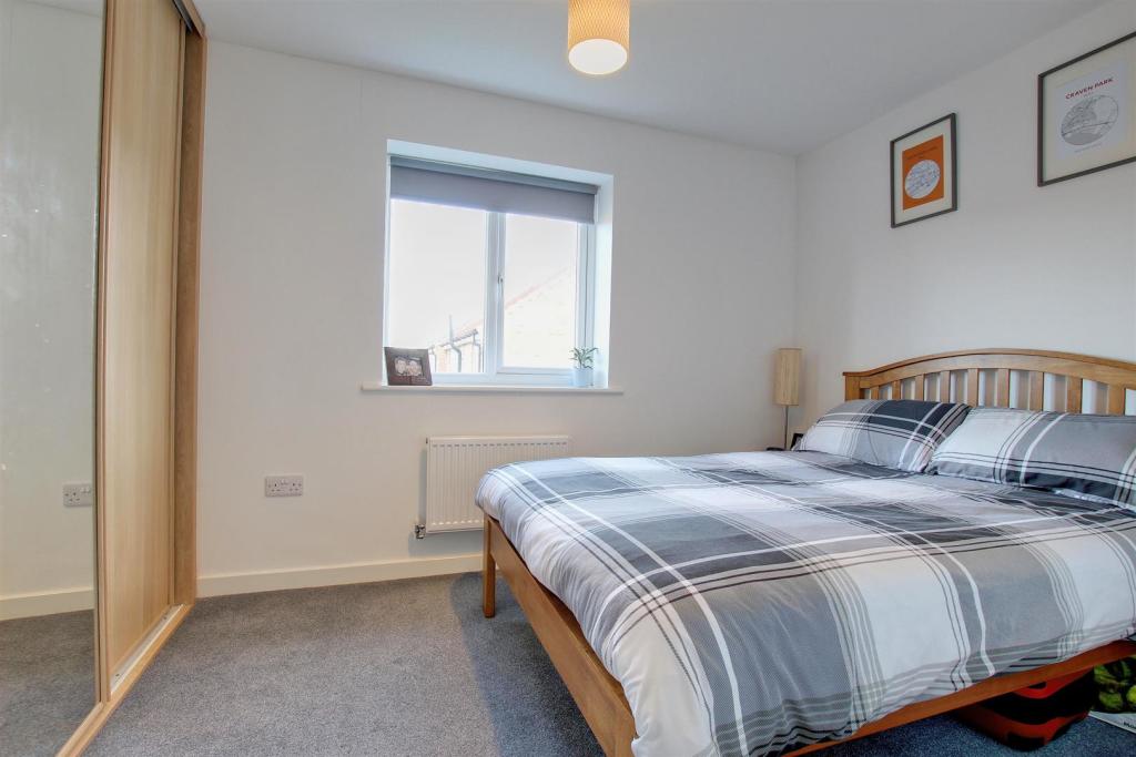 BEDROOM 1 (REAR)