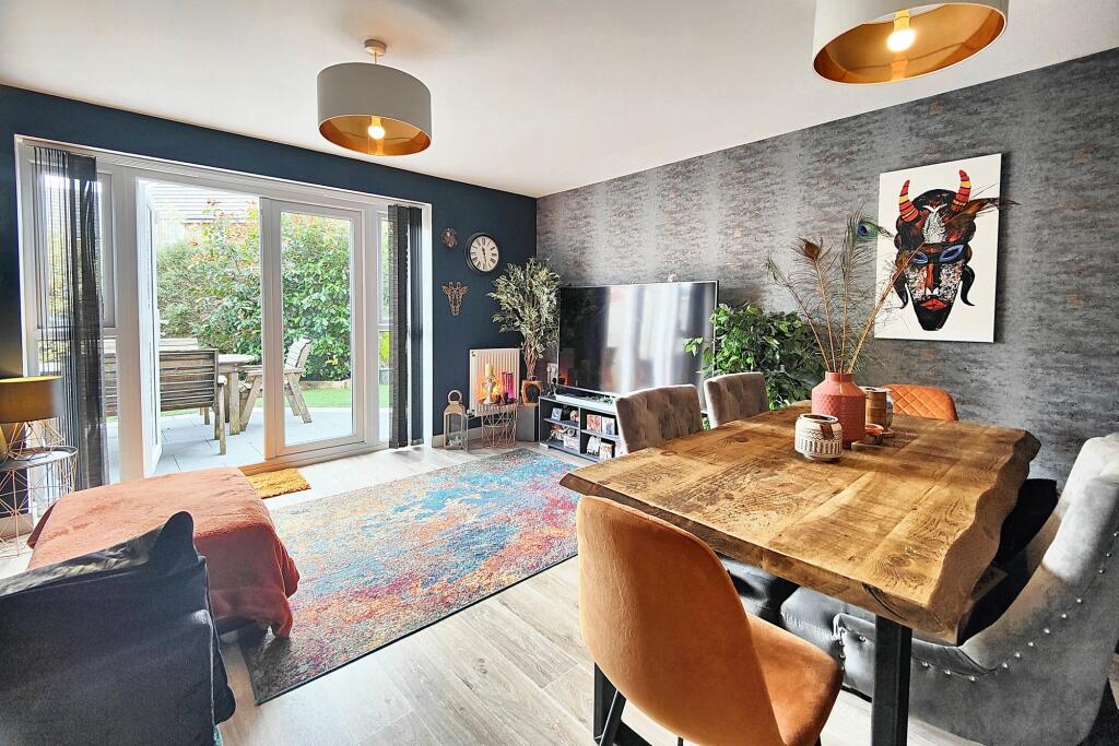 Open Plan &amp; Modern