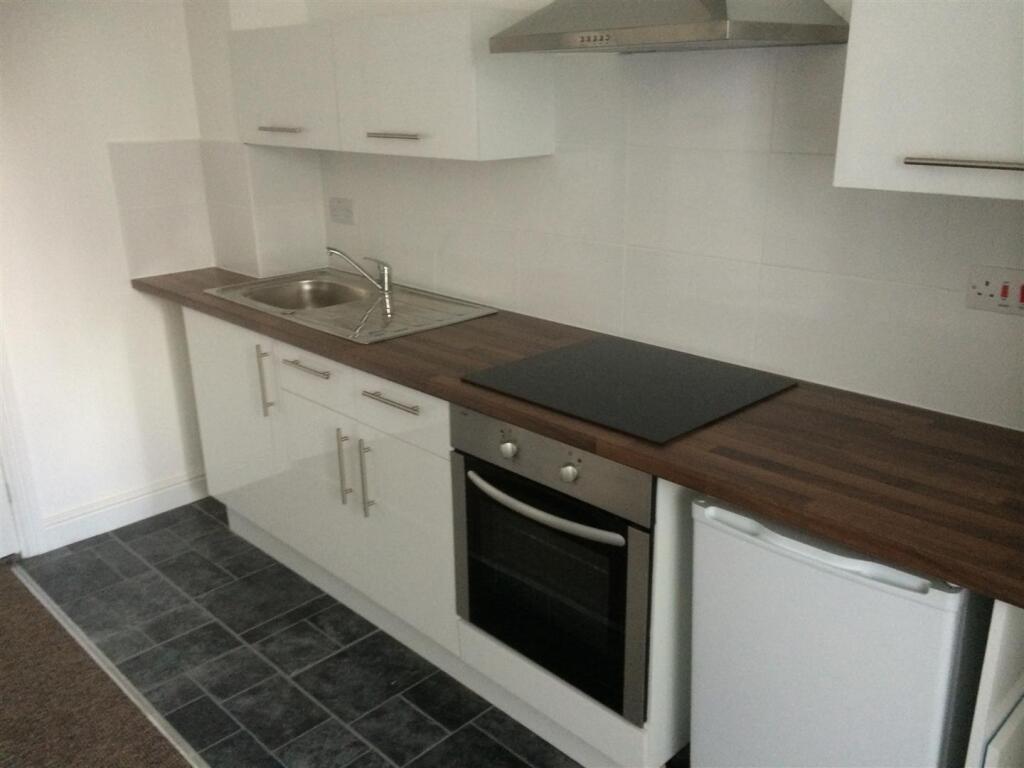 Kitchenette F 5 .JPG