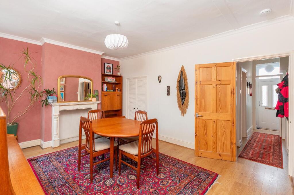 0B9RHD - Dining Room E.jpg