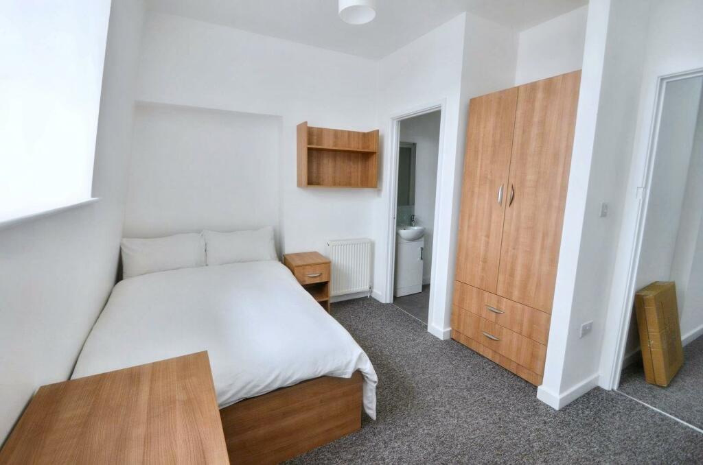 bedroom 3 (8).jpeg