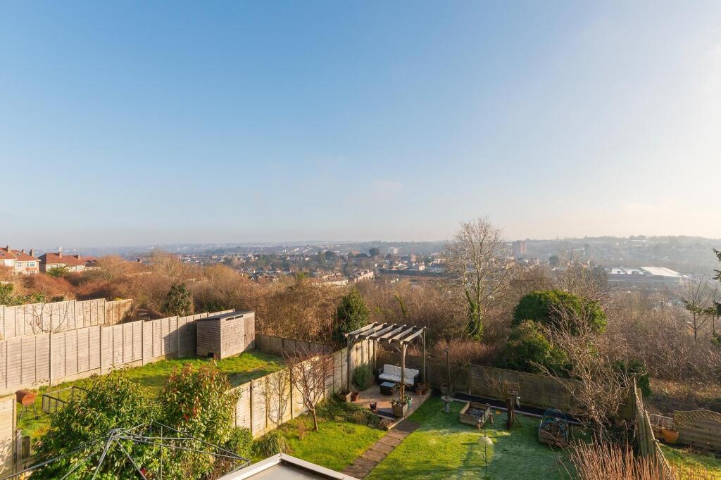 2Q6RKE - The View D.jpg