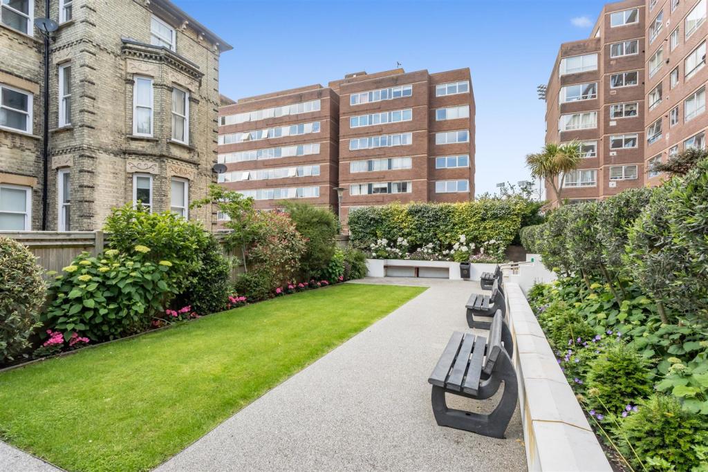 Sussex Court 65 Eaton Road-13.JPG