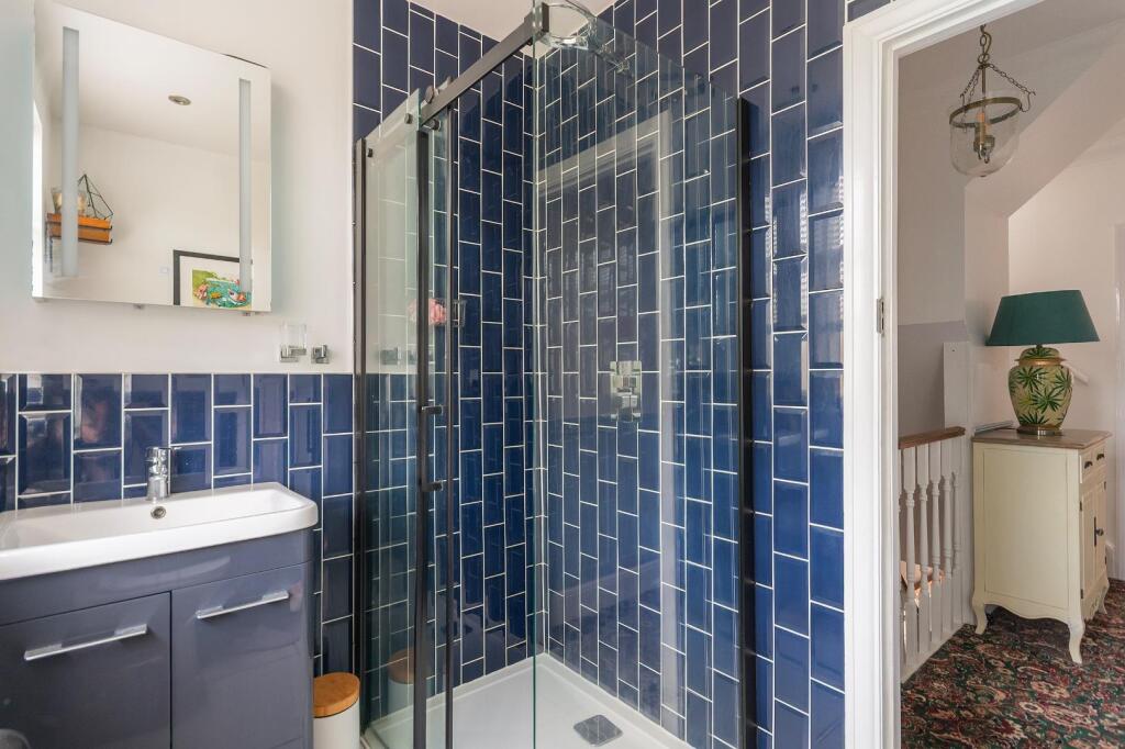 2S5RKE - Bathroom A.jpg