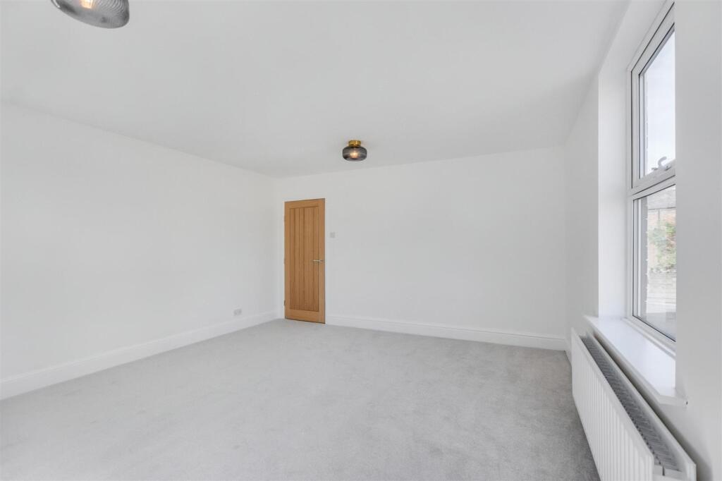 Bedroom 1_3.jpeg