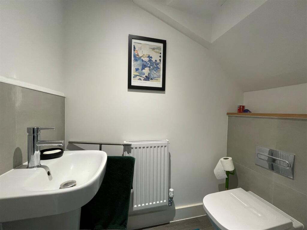48 Wren Way - WC.jpg