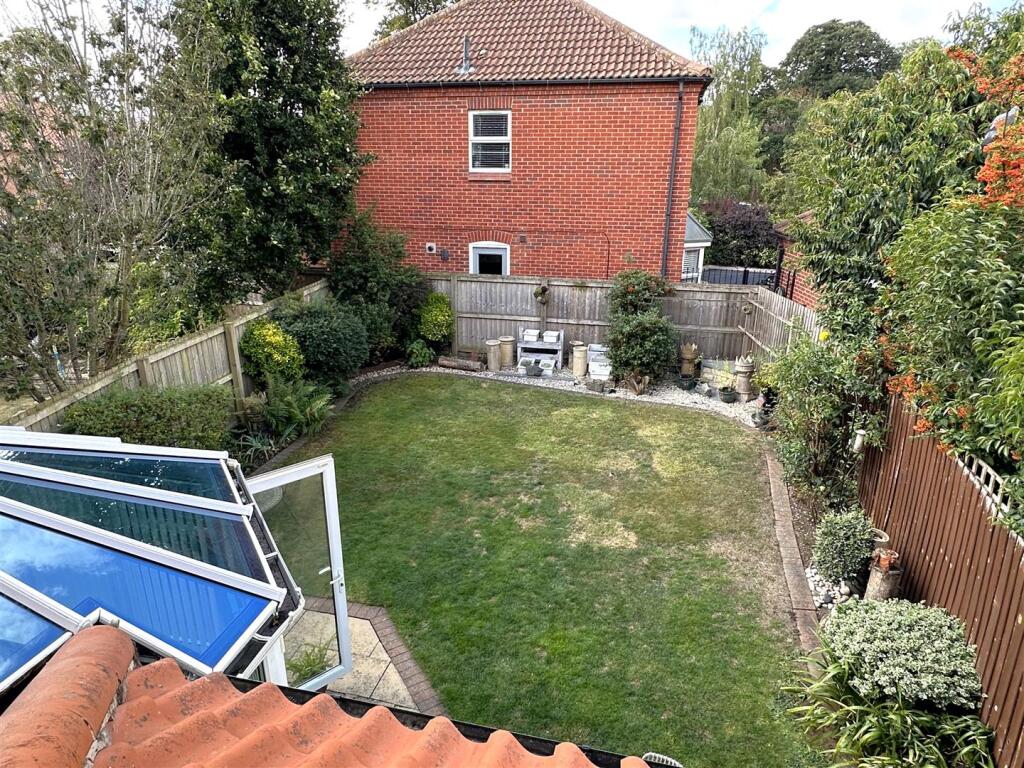 Rear Garden Overview 819