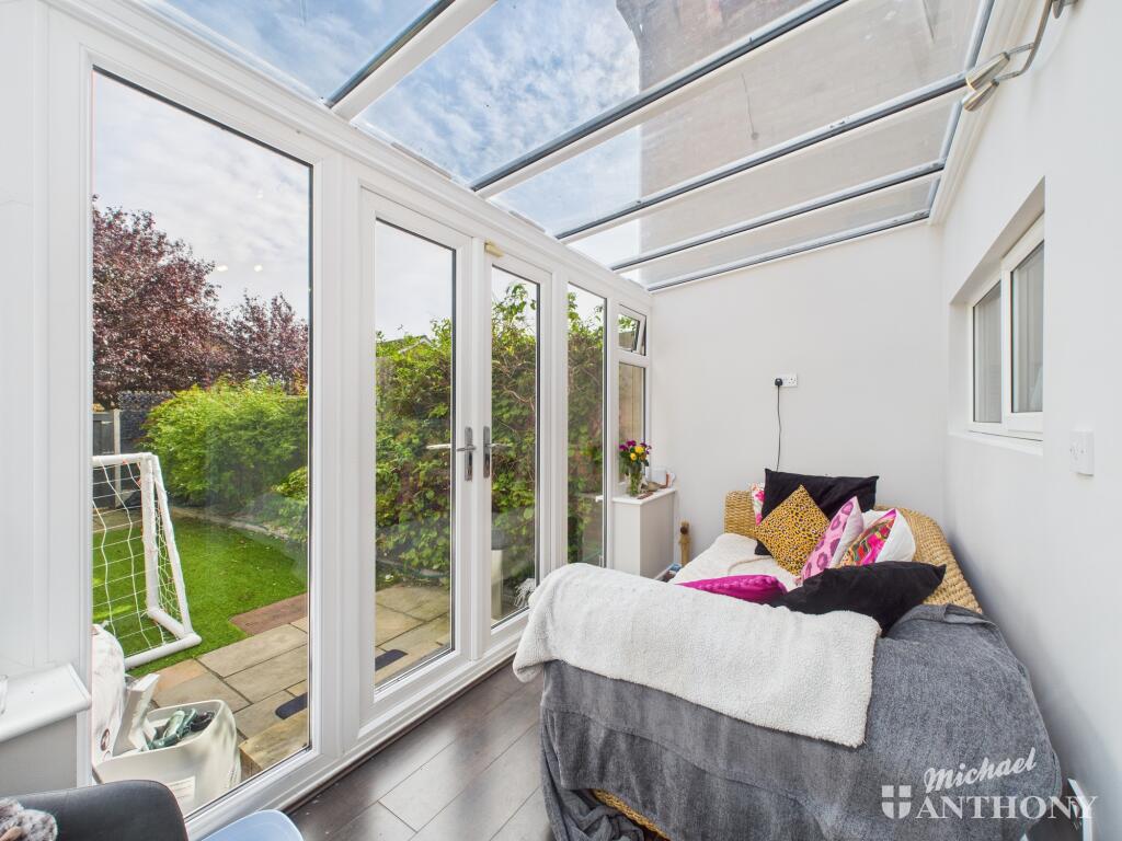 CAM02773G0-PR0355-STILL021