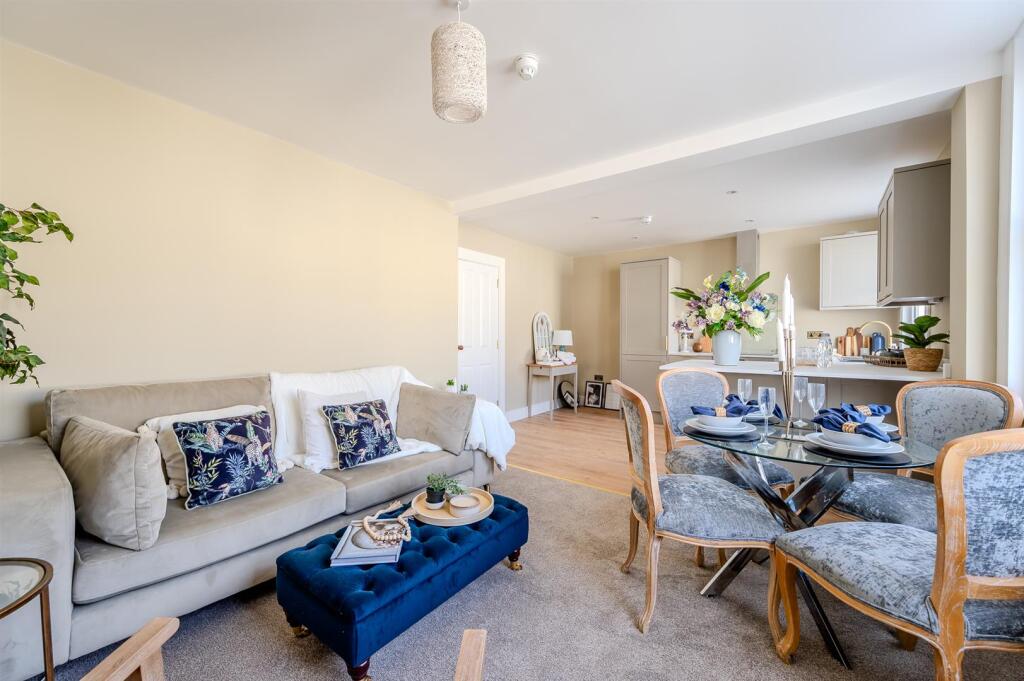 4, LOUNGE KITCHEN.jpg