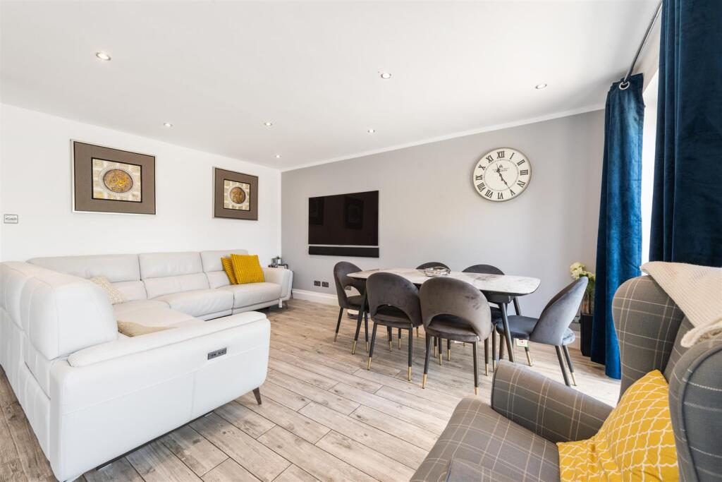 8 Witherford Croft, Solihull, B91 1TU_26.jpg