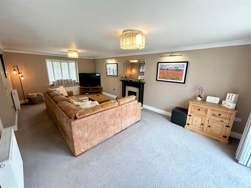 008 Living room 2.jpg