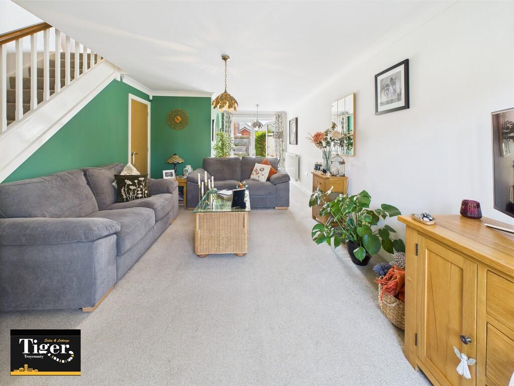 CAM02176G0-PR0589...