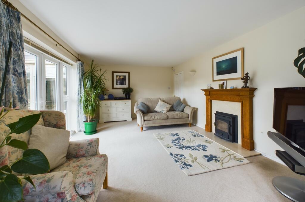 CAM02545G0-PR0131-STILL038