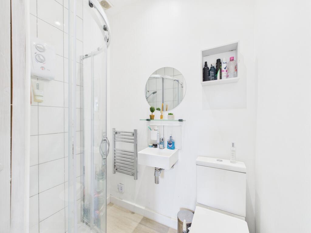 TOP FLOOR EN-SUITE