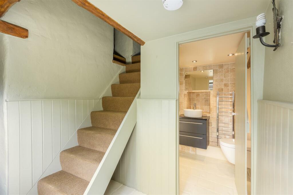 Black Eagle Cottage Hallway-1.jpg