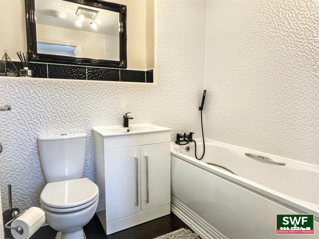 Bathroom1.jpg